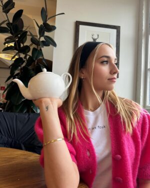 Chloé Jouannet Instagram - The last slide is Allison being healthy and she loves it.