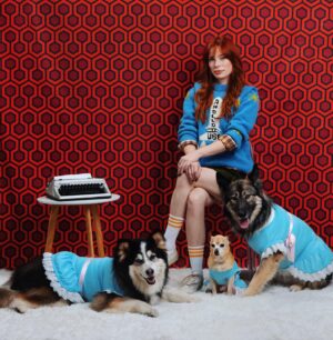 Chloe Dykstra Instagram - come play with us

📸: @catpartypetportraits