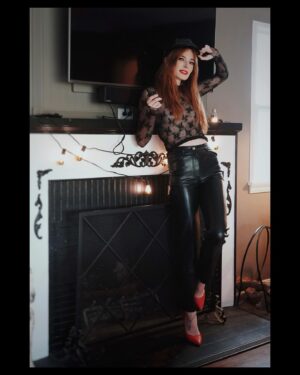 Chloe Dykstra Instagram - Me: Yearning, desperately wanting you, to feel you, to finally have you inside of me.⠀
⠀
You: The vaccine⠀
⠀
Happy Valentine’s nerds, I’m getting sushi tonight