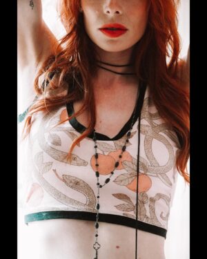 Chloe Dykstra Instagram - It’s been a minute since a grid post, but I wanted to shout out @studio_ten_fifteen_ because this serpent and apples lounge set is SUPER cute and comfy (not an ad, bought these full price). Love that I can wear the pieces separately, too. Go check out their designs. 🍎🐍

(Please ignore the dog fluff, it’s unavoidable)