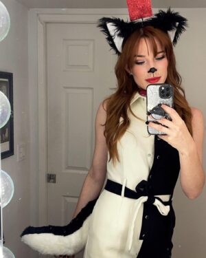 Chloe Dykstra Instagram - Pretty proud of my line-up of incredibly dumb costumes this year, anyway merry christmas 

*sexy anglerfish (📸: @theerikaishii)
*UpDog
*The Devil from Bedazzled
