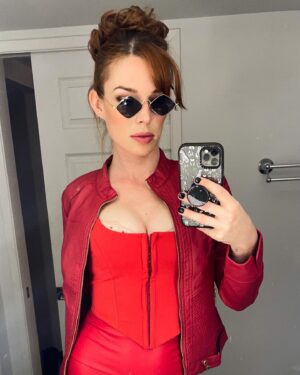 Chloe Dykstra Instagram - Pretty proud of my line-up of incredibly dumb costumes this year, anyway merry christmas 

*sexy anglerfish (📸: @theerikaishii)
*UpDog
*The Devil from Bedazzled