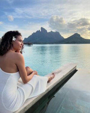Chloé Mortaud Instagram - Taking it all in 🤍

#borabora #frenchpolynesia🇵🇫 #tahiti