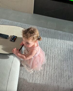 Chloé Mortaud Instagram - About yesterday: Did someone say « birthday girl » ? 
1 an pour mon petit cookie. Ça passe tellement vite…

PS: vous reconnaissez le gâteau ? Je l’avais mis en inspiration story il y’a 1 mois. 

#birthday #oneyearold
