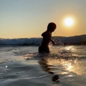 Chloé Mortaud Instagram - Photo drop from Mexico 

#vacation #sunset #ixtapa