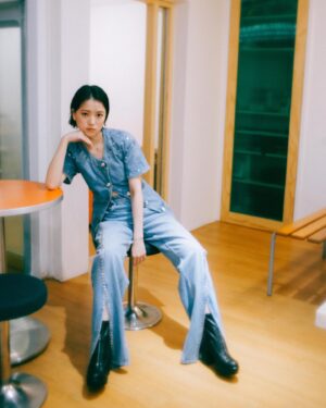 Chloe Xiang Instagram - ∞
從有限裡尋找出無限的可能。
-
Outfit @hm
Hairstyle @paulinehairflux
Makeup @lee_makeupofficial_taiwan
Stylist @kwenkwenyu
Photographer @ililyyy