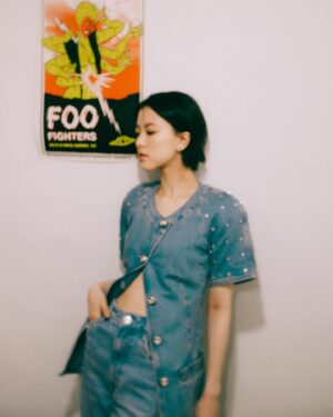 Chloe Xiang Instagram - ∞
從有限裡尋找出無限的可能。
-
Outfit @hm
Hairstyle @paulinehairflux
Makeup @lee_makeupofficial_taiwan
Stylist @kwenkwenyu
Photographer @ililyyy