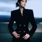 Chloe So Instagram - 【MR│Una】蘇皓兒 重構自我 「成為演員後，我發覺自己性格變得更開放，與對手演員、媒體、大眾交流更自然，演員這個身分改變了我，或者可以說，我正在發掘一個不一樣、我更嚮往的自己。」從唱跳歌手轉變成演員，當中經歷過低迷時期，走過不少彎路，蘇皓兒（Chloe）慶幸自己能有機會演戲，將那個埋藏在文靜、靦腆外表下隨性的自己，重新找出來，呈現在大家眼前。 PHOTO • @alexanderyeung_ , assisted by Ernest Cheng & Victor STYLING • @_cyuet MAKE UP • @melodychiumakeup , assisted by @_blessing_makeup_ HAIR • @allhs__ WARDROBE •@louboutinworld @versace @bapy_official @helmutlang @claudiepierlot @majeparis @jacquemus @sandroparis WATCH & JEWELLERY • @cartier TEXT & COORDINATION • @carmen_tsekm 詳細內容：https://www.mrrm.com.hk/i/?p=4648 #mrrmhk #mrrm #una #演員 #foodbuddies #蘇皓兒 #chloeso ============================== Follow MR Instagram 得知更多即時資訊 Username: @mrrmhk http://instagram.com/mrrmhk