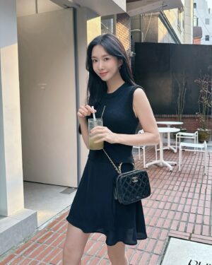 Cho Lee-hyeon Instagram - 난 어쩔 수 없는 블랙 앤 화이트 파🥹🖤