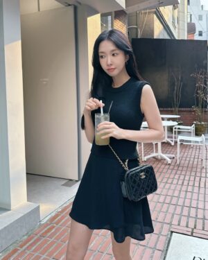 Cho Lee-hyeon Instagram - 난 어쩔 수 없는 블랙 앤 화이트 파🥹🖤