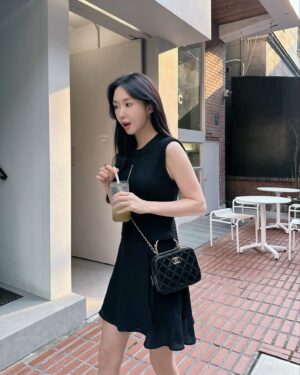 Cho Lee-hyeon Instagram - 난 어쩔 수 없는 블랙 앤 화이트 파🥹🖤
