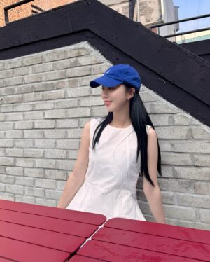 Cho Lee-hyeon Instagram - 구엠이오즈🩵고마워어어어🫶🏻
연극 가기전 호다닥 생축 해주러 대학로까지 와준 ...
진짜 너무 고마운 사람들🥹🥹
다음 생일자 기다려어!!!
