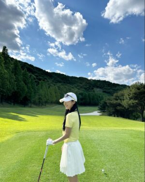 Cho Lee-hyeon Instagram - 날씨가 다 한날..💚
상큼생콤한 풋조이 풀셋에 포틴아이언 까지 완벽했다,,🫶🏻
에이밍 엉망진창이라 선생님 고생해주셔서 감사해요,,,
더 노력할게요🤣

#풋조이 #골프웨어 #포틴아이언