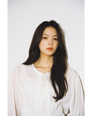 Cho Yu-jung Instagram - 🖤🤍
