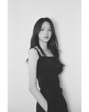 Cho Yu-jung Instagram - 🖤🤍