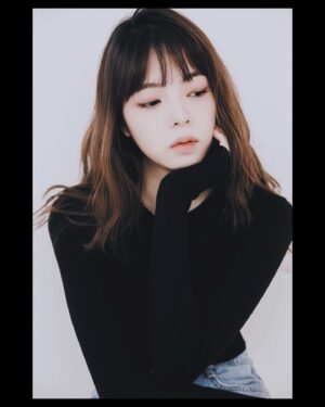 Cho Yu-jung Instagram - 🤗