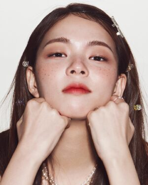 Cho Yu-jung Instagram - 🖤