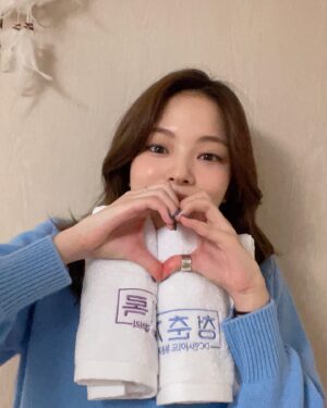 Cho Yu-jung Instagram - 감사합니댜😭❤️