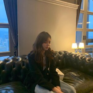 Cho Yu-jung Instagram - 😏😌🙂