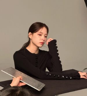 Cho Yu-jung Instagram - 🖤