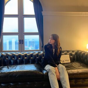 Cho Yu-jung Instagram - 😏😌🙂