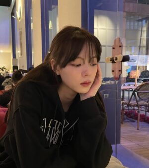 Cho Yu-jung Instagram - 💇🏻‍♀️