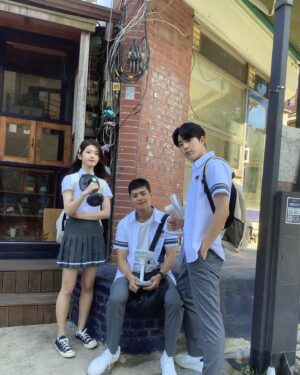 Cho Yu-jung Instagram - 1. 남호랑 유라
2.이준이가 찍은 유라와 하늘
3.남호가 찍은 캠핑장 유라
4.유라가 찍은 친구들의 등굣길
5.티빙에서 주신 꽃선물🌸🌼

#어른연습생  #티빙  #TVING