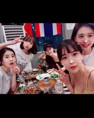 Cho Hyun-young Instagram - #레인보우 #14주년 
축하해 주셔서 감사합니다 ♥️🧡💛💚💙💗💜
레인너스 , 멤버들 아이시떼루-!