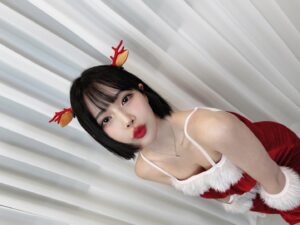 Cho Hyun-young Instagram - 저기.. 메리크리스마스야..♥️🎄♥️