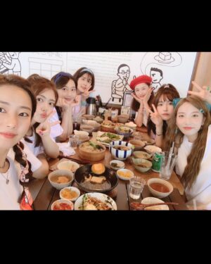 Cho Hyun-young Instagram - #레인보우 #14주년 
축하해 주셔서 감사합니다 ♥️🧡💛💚💙💗💜
레인너스 , 멤버들 아이시떼루-!