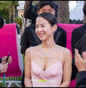 Cho Yeo-jeong Instagram - #칸국제시리즈 핑크카펫💗 LG유플러스 studioX U #드라마 #타로 #cannesseries #cannesfilmfestival