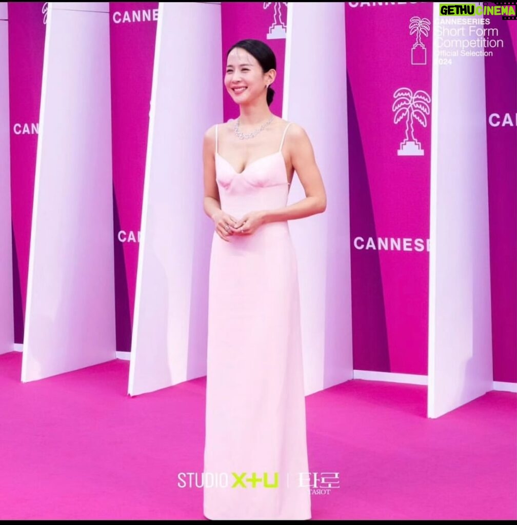 Cho Yeo-jeong Instagram - #칸국제시리즈 핑크카펫💗 LG유플러스 studioX U #드라마 #타로 #cannesseries #cannesfilmfestival