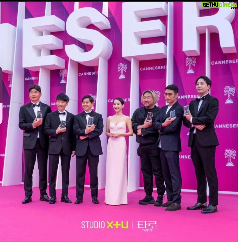 Cho Yeo-jeong Instagram - #칸국제시리즈 핑크카펫💗 LG유플러스 studioX U #드라마 #타로 #cannesseries #cannesfilmfestival