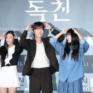Choi So-yoon Instagram - 오늘 영화 독친이 개봉했습니다! 

저는 오늘 소중한 순간을 잊지 않으려고 촬영 모니터 영상도 다시 봤고 무대인사 영상에 기사 사진까지 모두 다시 봤어요 

독친은 어떤 뜻이고 제가 맡은 예나는 어떤 아이일까요..?🥹