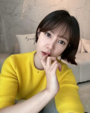 Choi Yoon-young Instagram - 이제 사진을 자주 올리겠다는 다짐을 해본다😎💛