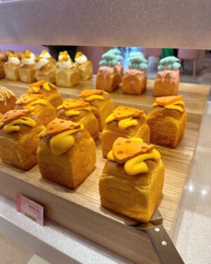 Choi Yoon-young Instagram - 오랜만🌈☁️🧀