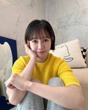 Choi Yoon-young Instagram - 이제 사진을 자주 올리겠다는 다짐을 해본다😎💛