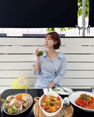Choi Yoon-young Instagram - 🤍🩵💙

너무 맛있어서 흡입해버렸다…
나 분명 다이어트중인데🙋🏻‍♀️

#시몬스 #시몬스침대 #브런치카페 #압구정맛집
