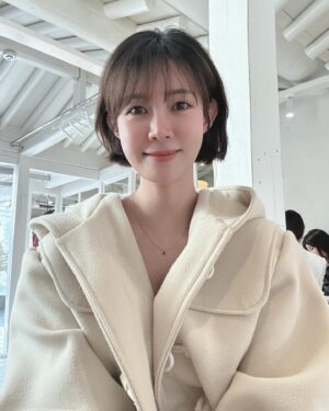 Choi Yoon-young Instagram - 뭐가 달라졌는지 아무도 모를걸👂🏻
