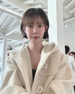 Choi Yoon-young Instagram - 뭐가 달라졌는지 아무도 모를걸👂🏻
