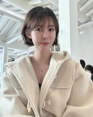 Choi Yoon-young Instagram - 뭐가 달라졌는지 아무도 모를걸👂🏻