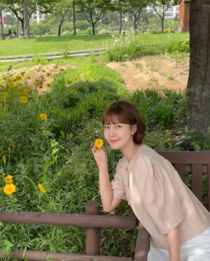 Choi Yoon-young Instagram - 🌼