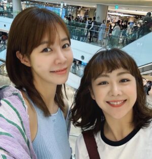 Choi Yoon-young Instagram - 데이트👭🏻