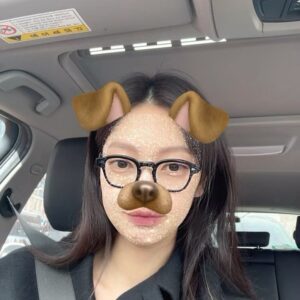 Choi Yu-hwa Instagram - 1.오월의 종- 블랙브레드😋
2.도티는 주인 닮아 엄청 이쁘네 (내 🐶 아님) 
3.날 갤럭시 z플립 들게 만든 jy 삼성홍보대사:)
4.르세라핌 하면 늘 생각나는 울 샘💕
5.유산소를 늘려야겠다 다짐한 어제😇