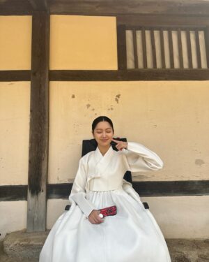 Choi Yu-hwa Instagram - 오늘도 밤에 피는 꽃 mbc 밤 9:50 
#밤에피는꽃 #백씨부인 ☁️☁️☁️