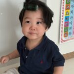 Choi Hee Instagram - 많이 본 얼굴인데….. 저 닮은거 같기도 하고 님편 판박이인것 같기도 하고… 또복이는 피부가 서후랑 달리 엄청 예민해요.. 햇빛 알러지도 있는 것 같고 조금만 컨디션 바껴도 금새 피부가 뒤집히고 오돌토돌 올라와요… 아토피가 있는건 아닌지 주의깊게 보고 있는데 차앤맘 제품 쓰면서 진짜 많이 좋아졌고 자극받아 올라와도 금새 가라앉더라구요. 정말 진정 보습에 최고예요 🤍 차앤맘은 내일까지예요! 7만원 이상 구매자가 가장 많으세요 😊 비오틴 구미 본품 증정 진짜 엄청 큰 혜택인데 꼭꼭 모두 챙기세요!