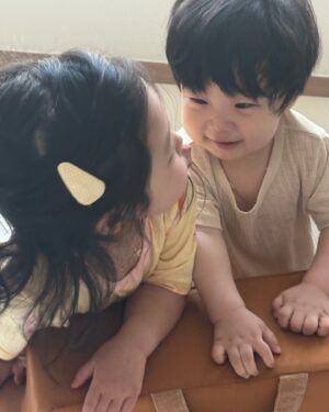 Choi Hee Instagram - 아직 토요일 맞죠..? ㅎㅎㅎㅎ 
왜 일요일같은 기분이^^ ㅋㅋㅋㅋㅋㅋㅋ

남편이 시댁 안가서 자유부인 무산 🤣🤣🤣

하루종일 애들이랑 놀고
토밤 아까워서 밤 12시 지금까지 
졸린 눈 비벼가며 하고 싶었던 것들 하고 있습니다 ㅋㅋ