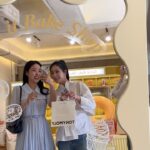 Choi Hee Instagram - 지난주 상은이랑 다녀온 성수 토니모리 @tonymoly 팝업 행사장 🩵 베이커리를 컨셉으로 토니모리의 다양한 제품들 경험해보고 게임, 럭키드로우해서 선물도 받고 왔어요😆 성수동 가실 분들은 가보세요 예쁜 립 선물도 주시더라구요💄 셀렉스는 내일 마감이니, 아직 구매 못하셨다면 잊지말고 구매하시고 같이 콜라겐 맛있게 먹으며 관리하자구요🤍