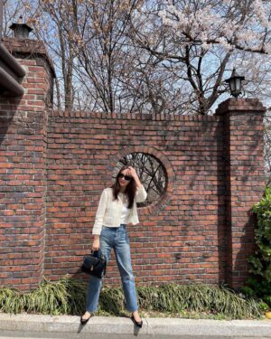 Choi Ji-woo Instagram - 🌸👜💕

#celinebyhedislimane #celine16