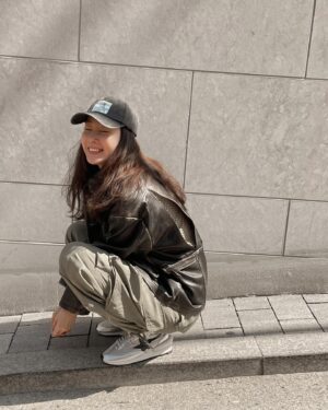 Choi Ji-woo Instagram - 👟🏃‍♀️🤍

#광고#GoldenGoose#RunAfterYourDreams#골든구스#골든구스마라톤